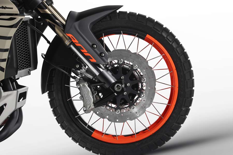 Спирачна система Brembo на Benelli TRK 800